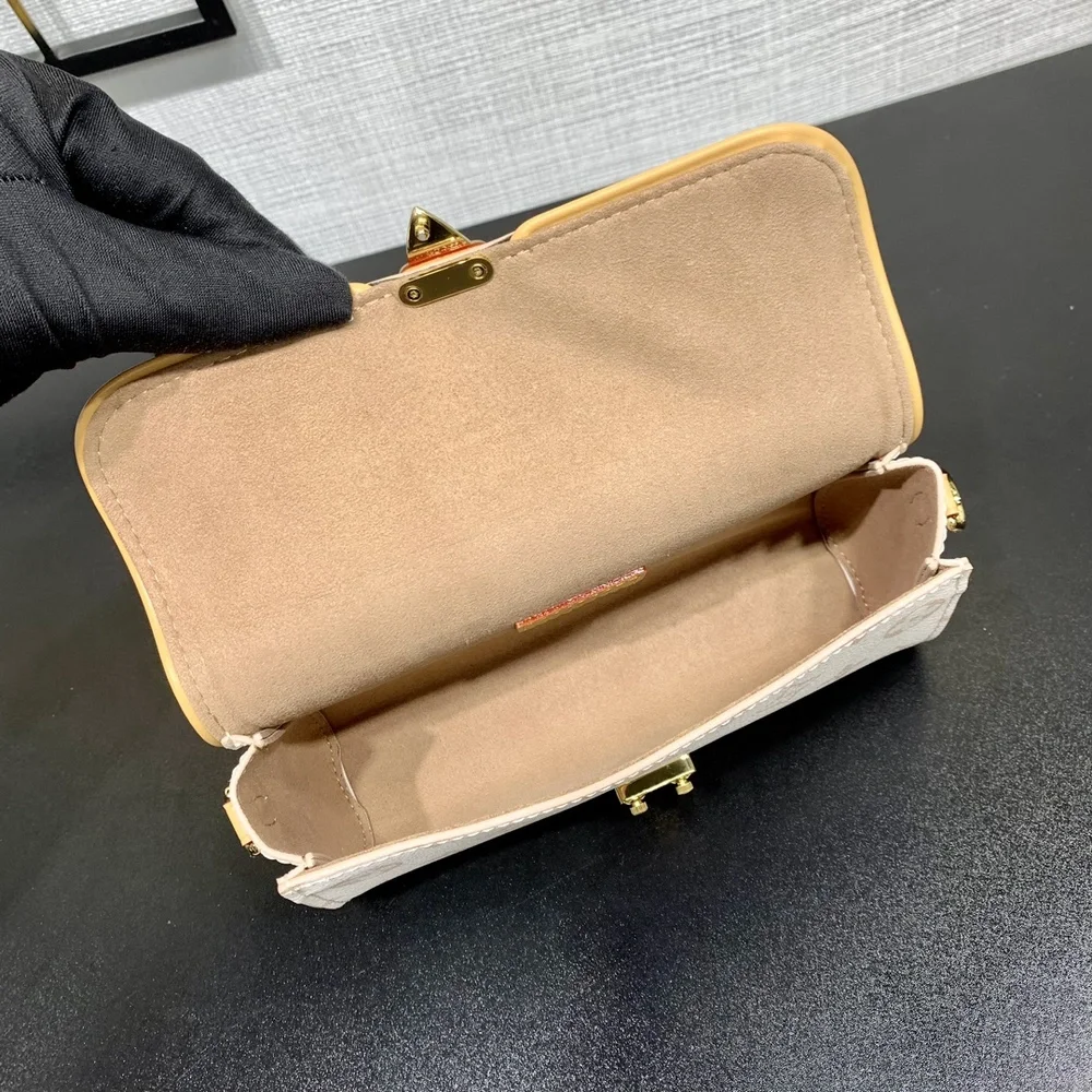 Louis Vuitton Pochette Camille